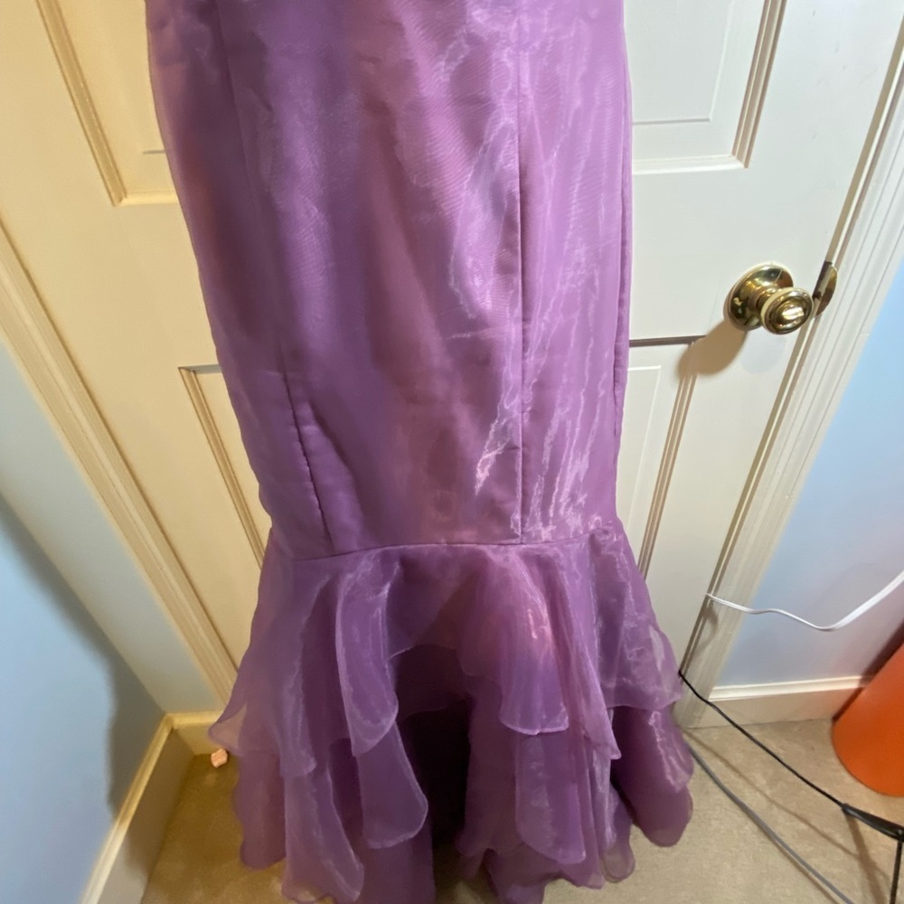 David's Bridal Lavender Strapless Fit and Flare Organza Dress SIZE 8 Prom - Picture 5 of 6
